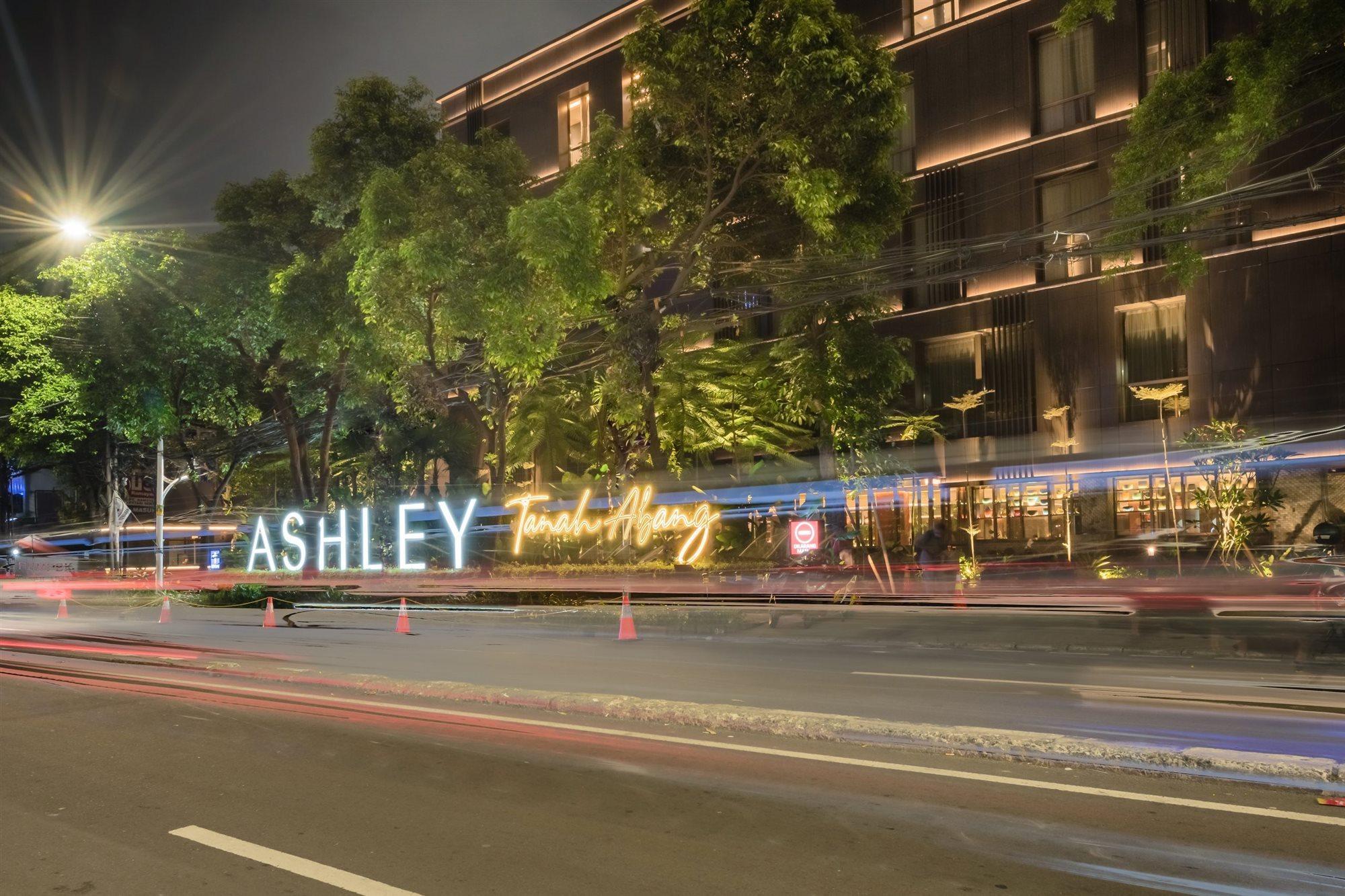 Ashley Tanah Abang Hotel Jakarta Bagian luar foto